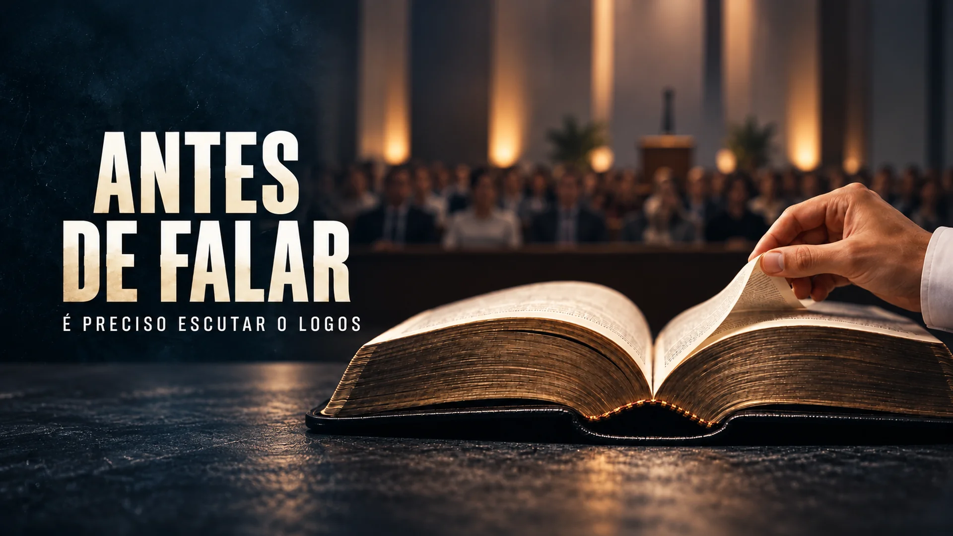 Uma mão folheia a Bíblia em primeiro plano, com a igreja desfocada ao fundo.